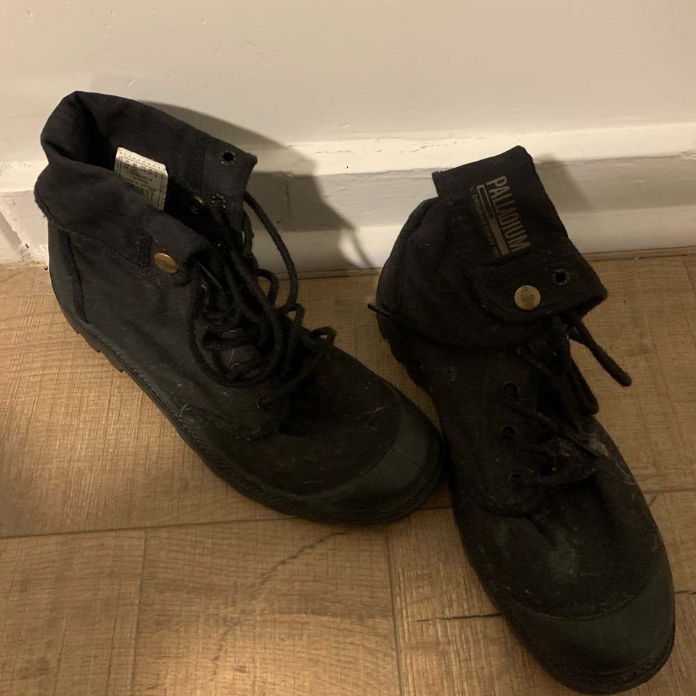 Combat boots